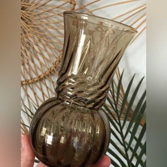 Anchor hocking Smokey small vase - Picture 5 of 8